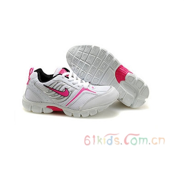 运动童鞋毛毛虫