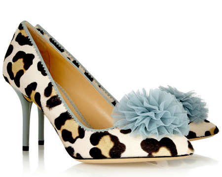 动物纹鞋履搭配 开启奢华不羁的暖冬之旅