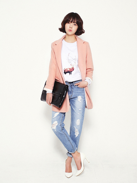 破洞牛仔裤搭配 清爽迎早春