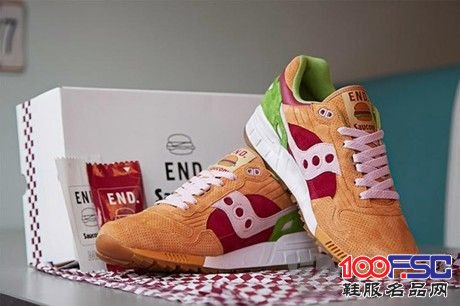 英国零售商End服饰和索康尼跑鞋合作推出汉堡鞋