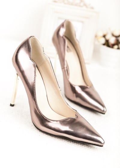 百搭尖头鞋 提升造型时髦度