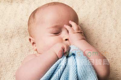 “天使之婴”教您挑选宝宝的衣服要注意“四宜四忌”