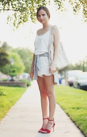 夏季凉鞋搭配 红色凉鞋化平凡为性感