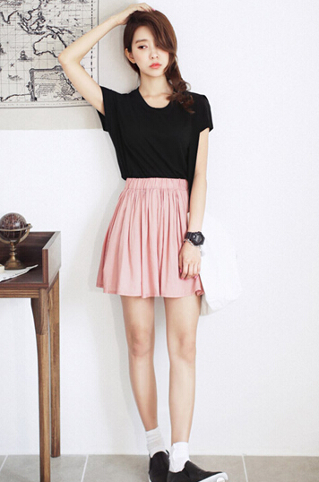 淑女风造型必备 百褶裙这么穿才优雅