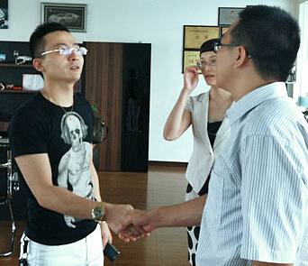 嘉兴科易陪同市科技局陈霓裳副局长走访唯唯光电科技