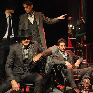 Berluti伯鲁提男装品牌大玩蝙蝠侠和超人元素