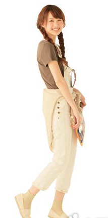 草编底鞋的时髦穿搭术 舒适度极佳