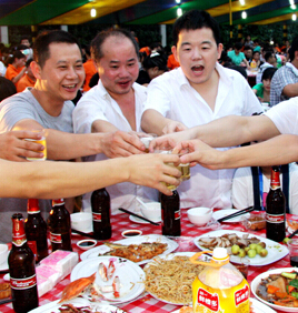 连续三年 千人员工共享日泰集团“中秋家宴”