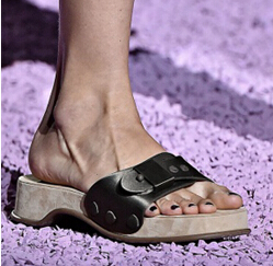 2015春夏鞋履趋势盘点：平底鞋的天下