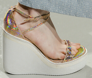 要风度不要舒服 一字型高跟才是王道