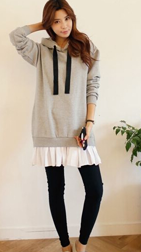 卫衣+裙子的搭配示范 初秋俏皮活力有人缘