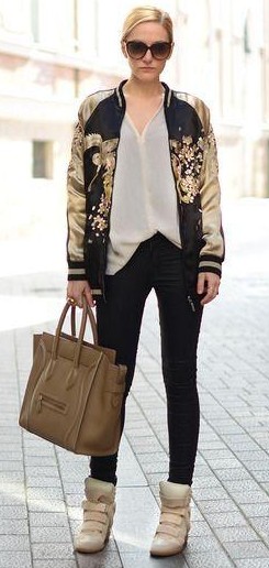 学院风棒球夹克 人手一件的早秋外套新宠