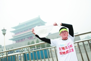 苏宁红孩子推成人纸尿裤助力2014北京马拉松比赛