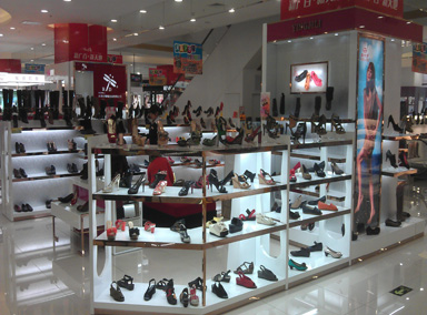 英吉丽女鞋店面形象图展示