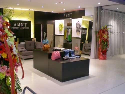 艾梅尼特女装店面形象展示