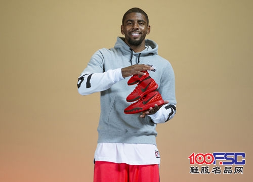 KYRIE 1青少年版针对青少年运动员的特点进行特别设计