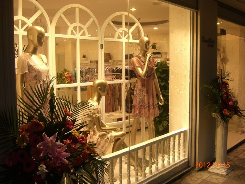 伊汶贝迩女装店面形象