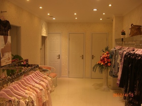 伊汶贝迩女装店面形象