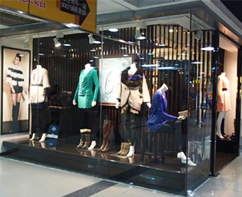 广州市荔湾区芳村地铁站D出口万象商业街