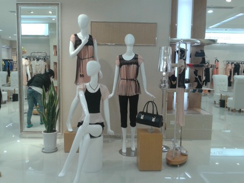 哥邦女装店店面形象图片