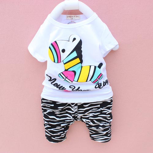 潮童衣柜七彩骏马款短袖+7分裤套装