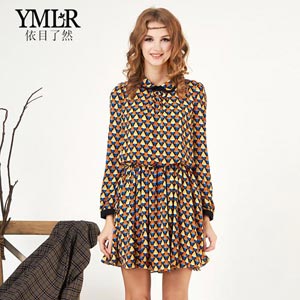 依目了然2014秋冬新款娃娃领连衣裙格子连衣裙