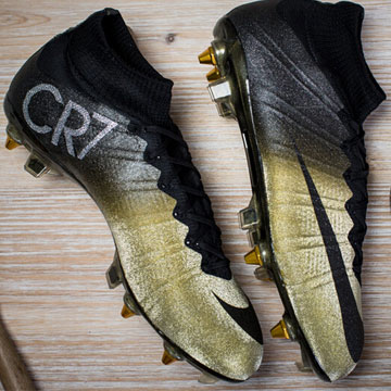 耐克为C罗制作“罕见的黄金”刺客Superfly战靴