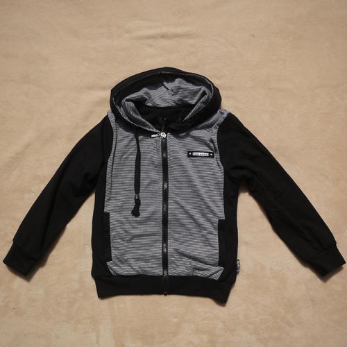 中阁娃娃春秋新款童装男童黑白条纹外套拉链衫带帽卫衣