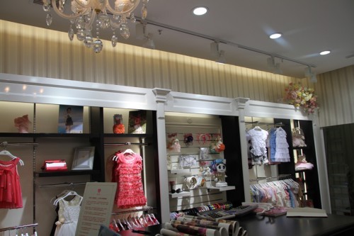 米喜儿童装店店面形象展示