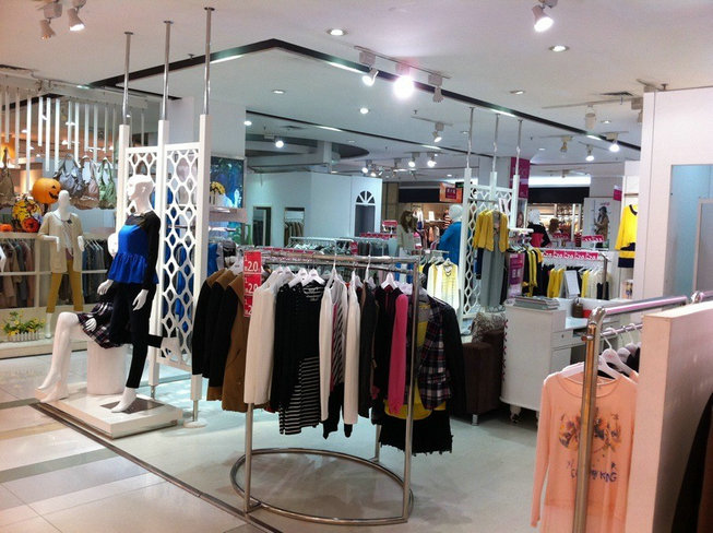 东莞市东城东纵大道地王广场彩怡百货二楼可媚专柜