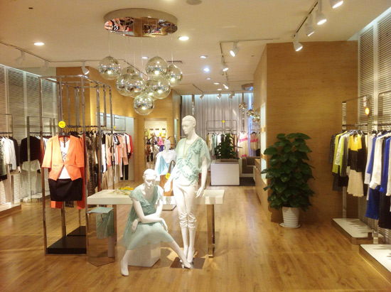 MYMO朗黛时尚品牌女装实体店面图