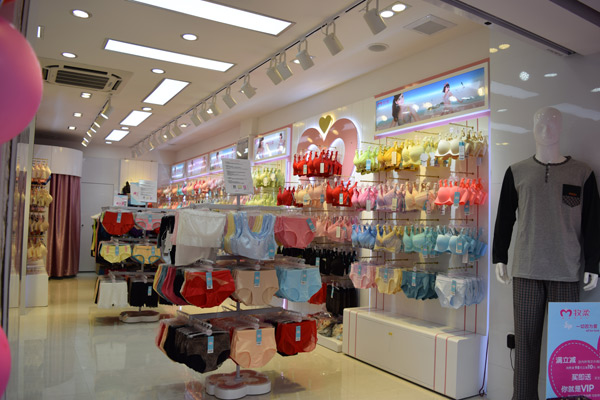 牧柔MUROU内衣品牌店面形象展示