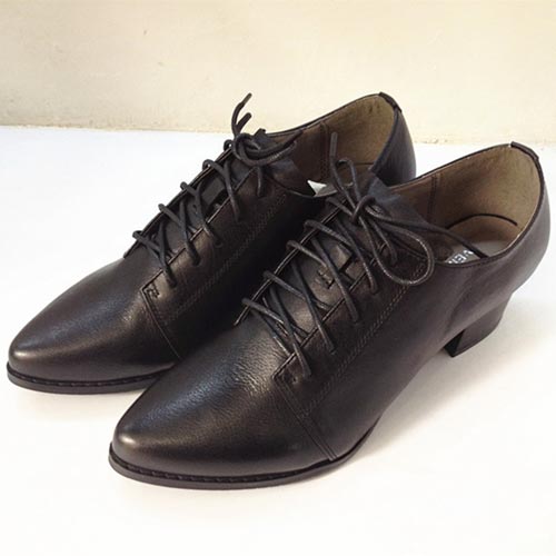 威帝波狮正品秋款粗根时尚尖头舒适系带牛皮女单鞋