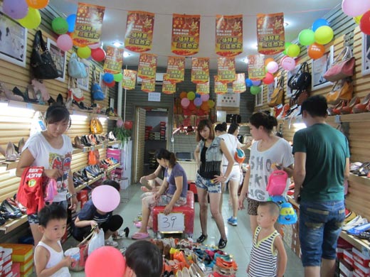 格调名品女鞋折扣店店面形象展示