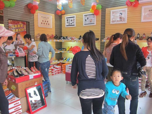 格调名品女鞋折扣店店面形象展示