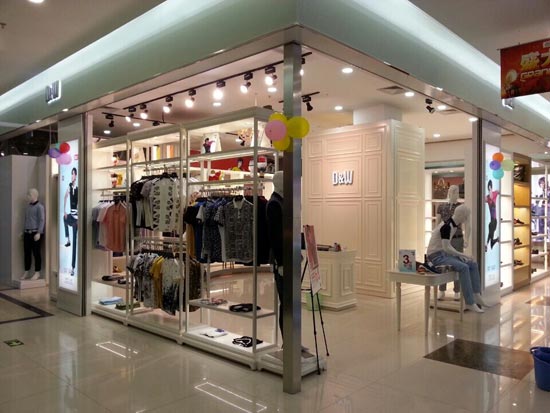D&W广州新都汇一楼店面形象