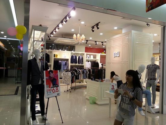 D&W广州新都汇一楼店面形象