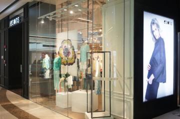 esons爱城市女装2015春夏最新店铺陈设图片