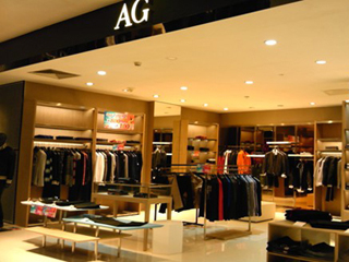 艾伯图男装店内产品陈列