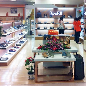 皮尔卡丹店面形象展示