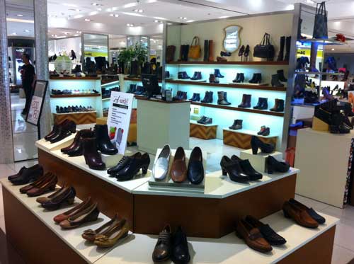 派高雁pikolinos专卖店形象展示