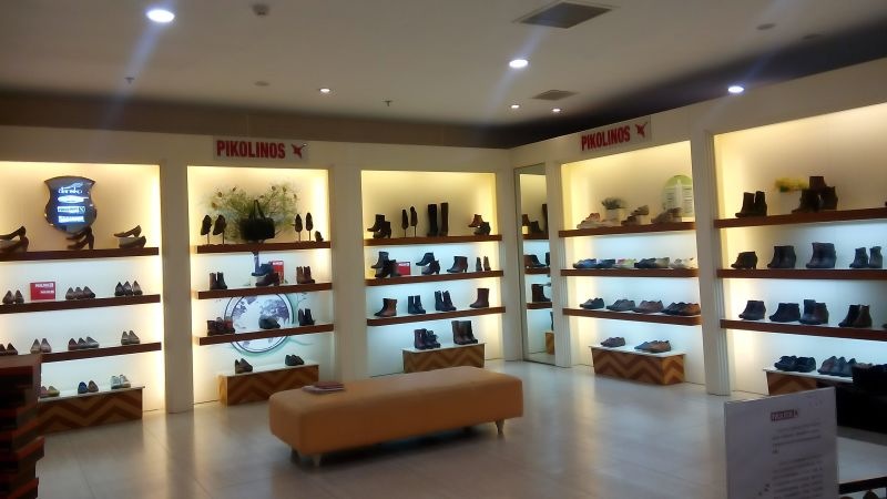 派高雁pikolinos专卖店形象展示