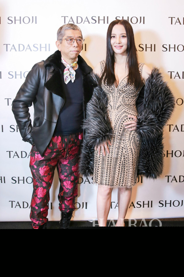 陶红与设计师Tadashi现身2017秋冬纽约时装周塔达希 (Tadashi Shoji) 秀场