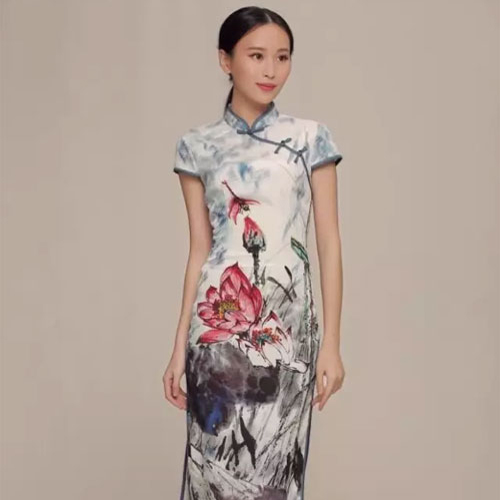 娇嫩丰盈 胸部丰满 一袭旗袍穿出精致女人