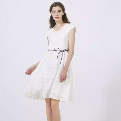 JESSIE夏日女装 一袭飘逸连衣裙Dress Look