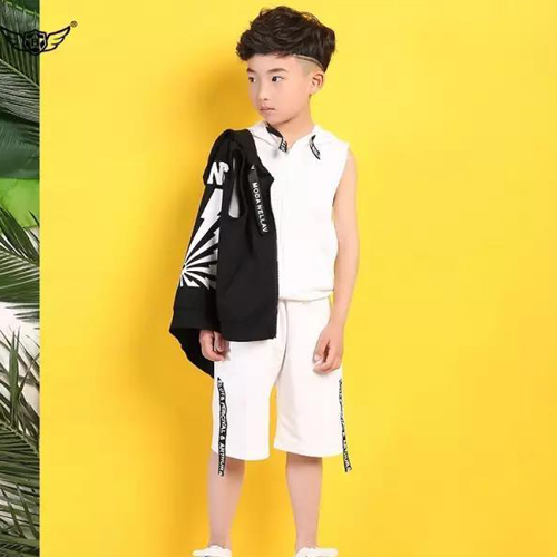 阿杰邦尼暑假不知穿什么不如试试套装