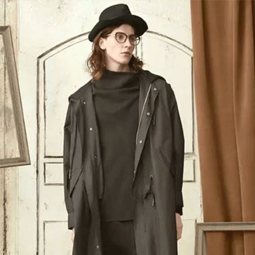 菀草壹服饰：走路带风的潇洒风衣不止卡其色