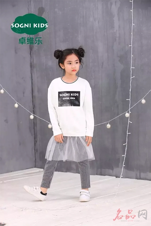 卓维乐童装尽情的满足宝宝内心的小世界!