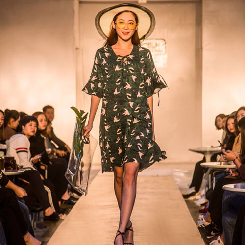 金秋时节 舒朗GOGIRL2018春夏秀场 乐游的时光