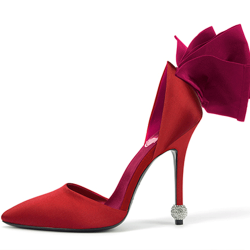 Kirsten Dunst搭配罗杰·维维亚高跟鞋亮相“评论家选择奖”